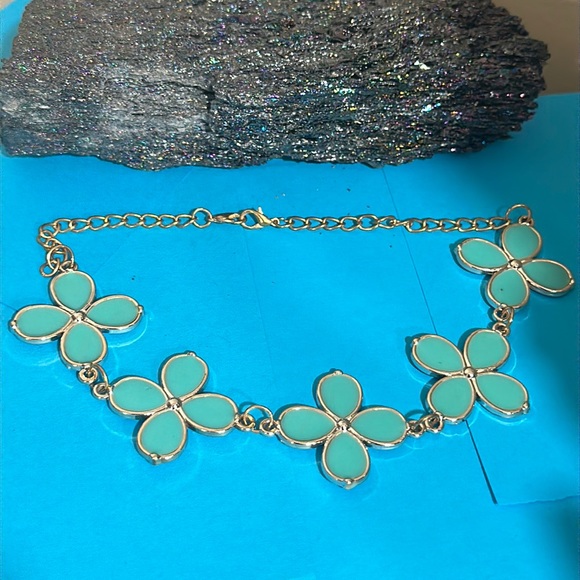 Jewelry - 5/25.    Teal & Gold Daisy Statement Necklace